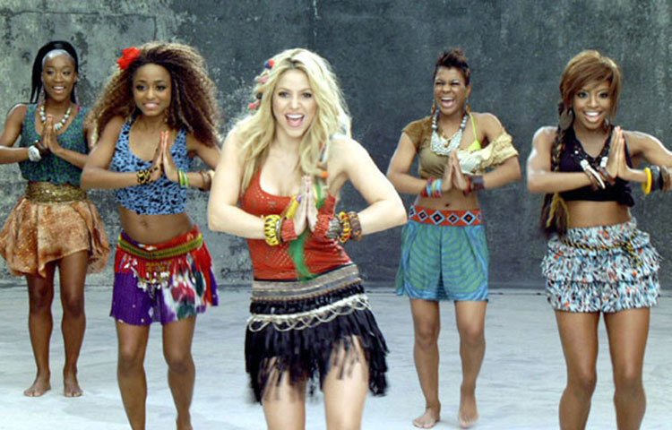 শাকিরা : শাকিরা কলম্বিয়ান গায়িকা, গীতিকার, সুরকার, সংগীত প্রযোজক, নৃত্যশিল্পী ও জনহিতৈষী। বর্তমানে তার ফেসবুক পেজে লাইকের সংখ্যা ১০৪ মিলিয়নের বেশি।