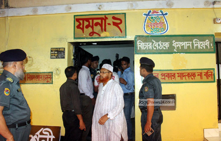 ২২৮ বছরের ইতিহাসে ঢাকা কেন্দ্রীয় কারাগারে এবারই প্রথম কোনো উন্মুক্ত অনুষ্ঠান ও আলোকচিত্র প্রদর্শনী শুরু হল। ছবি : বিপ্লব দিক্ষিৎ