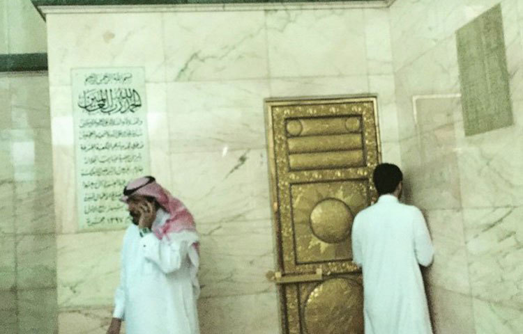 ভিতর থেকে কাবা শরিফের দরজা।