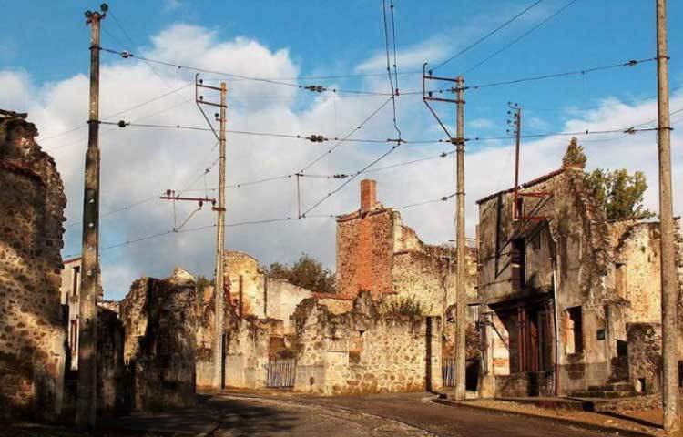 কারকো : ইতালির জনপদ। এটি মধ্যযুগে জন্ম সৃষ্টি হয়েছে। ১৯৬৩ সালের ভূমিকম্পে এটি পরিত্যক্ত হয়। পরে পরিচিতি পায় ভুতুড়ে শহর হিসেবে।