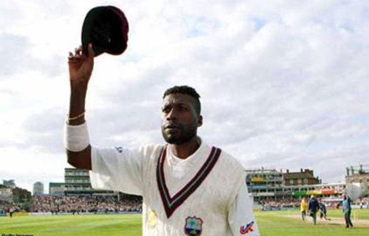 কার্টলে অ্যামব্রোজ : তাকেই মোটামুটিভাবে ক্যারিবিয়ান পেস আক্রমণের স্বর্ণযুগের শেষ সৈনিক বলা যায়। এহেন অ্যামব্রোজ এক বার বলেছিলেন, &lsquo;শচিনের মতো ব্যাটসম্যান আমি দেখিনি। আমার কেরিয়ারের কঠিনতম প্রতিদ্বন্ধী শচিনই।&rsquo;