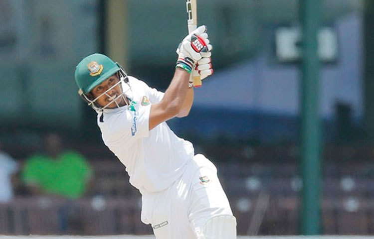 বড় দৈর্ঘ্যের খেলোয়াড় বলা হলেও টেস্ট ক্রিকেটে জায়গাটা হচ্ছিল না মোসাদ্দেক হোসেন সৈকতের। তবে শ্রীলঙ্কার বিপক্ষে বাংলাদেশের শততম টেস্টেই মূল একাদশে জায়গা হয় তার।