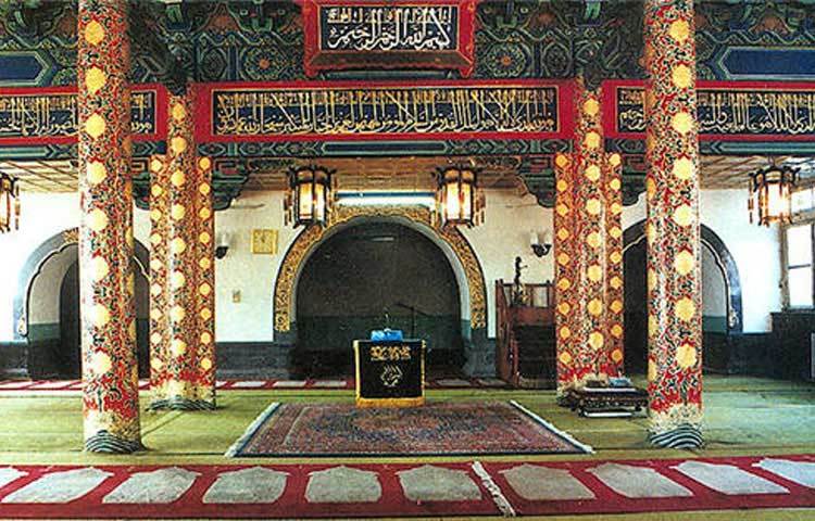 ৬২৭ হিজরি সনে রাসুলুল্লাহ সাল্লাল্লাহু আলাইহি ওয়া সাল্লামের চাচা হজরত সা&rsquo;দ বিন আবি ওয়াক্কাস সর্বপ্রথম এ মসজিদটি নির্মাণ করেন।