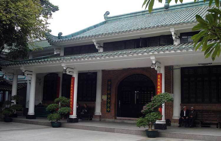 চীনের তাং রাজ বংশের রাজত্বকালে এ মসজিদটি নির্মিত হয়।