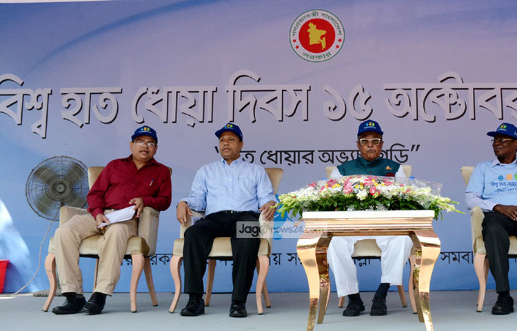 বিশ্ব হাত ধোয়া দিবস-২০১৬ উপলক্ষে এক অনুষ্ঠানে বক্তব্য রাখেছেন স্থানীয় সরকারমন্ত্রী ইঞ্জিনিয়ার খন্দকার মোশাররফ হোসেন। ছবি : বিপ্লব দিক্ষিৎ