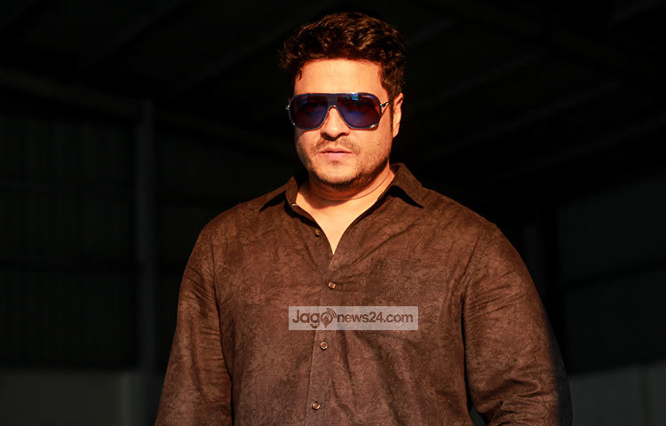 বর্তমানে দুই বাংলাতেই ফেরদৌস চলচ্চিত্রের কাজ নিয়ে ব্যস্ত সময় কাটাচ্ছেন। চলচ্চিত্রে অভিনয়ের পাশপাশি তিনি মডেলিং, টিভি উপস্থাপনা ও টেলিভিশন নাটকে অভিনয় করছেন।