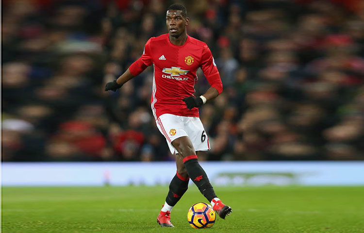 পল পোগবা : ২০১৬ সালে ১০ কোটি ৫০ লক্ষ টাকার বিনিময় তিন বছর পর ম্যানচেস্টার ইউনাইটেডে ফেরেন ফরাসি জাতীয় দলের তারকা মিডফিল্ডার পল পোগবা।