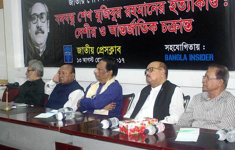 জাতীয় প্রেসক্লাবে শোক দিবস উপলক্ষে আয়োজিত অনুষ্ঠানে উপস্থিত ছিলেন বাণিজ্যমন্ত্রী তোফায়েল আহমেদ। ছবি : বিপ্লব দিক্ষিৎ