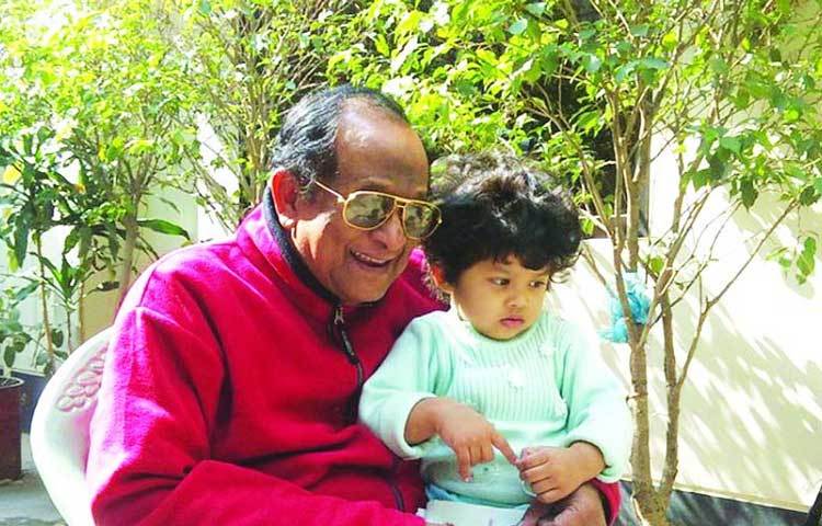 শিশুদের সঙ্গে সময়ে কাটাতে পছন্দ করতেন নায়করাজ রাজ্জাক।