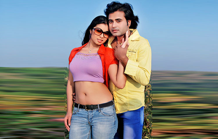 রোহান-কোয়েলের ‘মারছক্কা’ ছবিটি নির্মাণ করেছেন মঈন বিশ্বাস। এটি সামাজিক ও অ্যাকশনধর্মী ছবি।