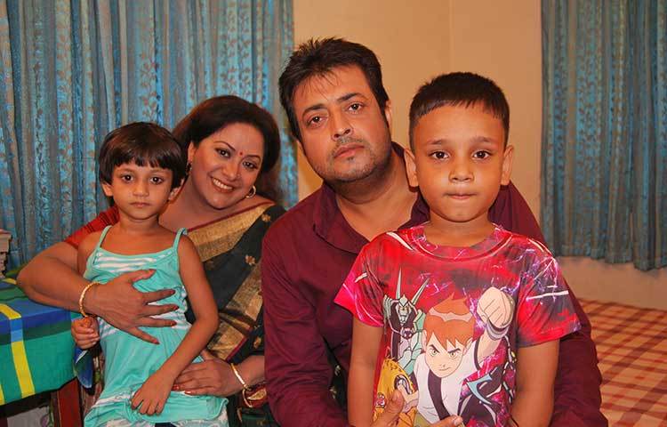 অরুণা বিশ্বাস ওমর সানী ‘মারছক্কা’ ছবিতে বিশেষ চরিত্রে অভিনয় করেছেন।