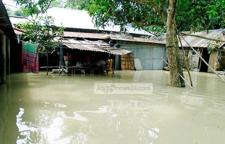 পানি বাড়ার সাথে সাথে সিরাজগঞ্জ জেলার কাজিপুর, সদর, বেলকুচি, চৌহালী ও শাহজাদপুর উপজেলার যমুনা তীরবর্তী ৪৮টি ইউনিয়নের তিন শতাধিক গ্রাম বন্যা কবলিত হয়ে পড়েছে।