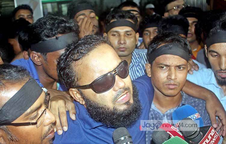 প্রধানমন্ত্রীকে উদ্দেশ করে সিদ্দিকুর বলেন, ‘আমি আমার লেখাপড়া চালিয়ে যেতে চাই, পড়াশোনা শেষ করতে চাই। আমি যেন অবহেলার পাত্র না হই। সম্মানজনক একটা অবস্থান চাই।’ ছবি : বিপ্লব দিক্ষিৎ