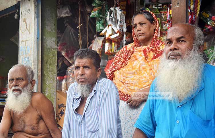 শোকে স্তব্ধ গোপালগঞ্জের টুঙ্গিপাড়ার প্রতিটি মানুষ। আগস্ট মাস এলে এখানকার মানুষের মনে মুজিব হারানোর শোক বহুগুণে বেড়ে যায়। ছবি : মাহবুব আলম