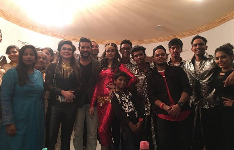 ওমানে প্রবাসী বাঙালিদের বিনোদনেঅনুষ্ঠান মাতিয়ে তোলেন চলচ্চিত্র, সংগীত ও ছোট পর্দার বেশ কয়েকজন তারকা।