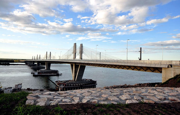 নিউ ইউরোপ ব্রিজ : বুলগেরিয়া এবং রোমানিয়াকে ছুঁয়েছে নিউ ইউরোপ ব্রিজ। দুই দেশের মাঝে রাজনৈতিক ও অর্থনৈতিক সেতুবন্ধন তৈরিতে ব্রিজটি ব্যাপক ভূমিকা পালন করেছে।