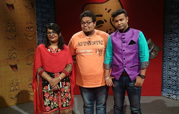 ‘গল্পে শুনি যাদের নাম’ অনুষ্ঠানে থাকছে ঠাকুর মা, নাসিরুদ্দিন হোজ্জা, আলীবাবা ও ডালিম কুমারের রহস্যময় উপস্থিতি। যে উপস্থিতি দর্শকদের হাসাবে, তাদের বোধশক্তিকে আন্দোলিত করবে আর ফিরিয়ে নিয়ে যাবে ছেলেবেলার সেই গল্পমুখর দিনগুলোর কাছে।