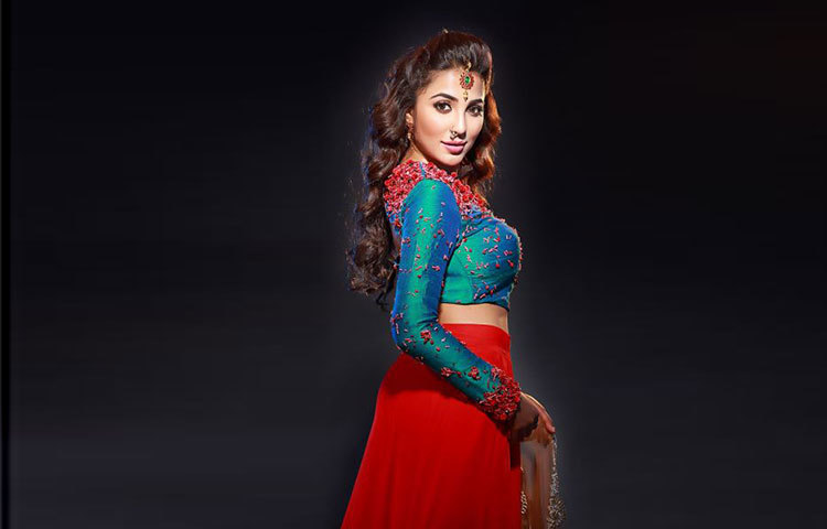 মডেলিং দিয়ে ক্যারিয়ার শুরু করলেও পার্বতী ২০১১ সালে চলচ্চিত্রে অভিনয় শুরু করেন।