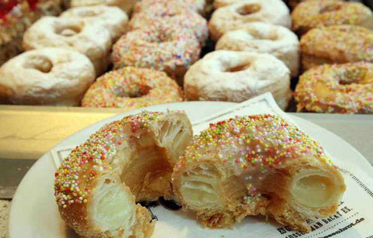 পেস্ট্রি এবং অন্যান্য মিষ্টি খাবার : মিষ্টি জাতীয় খাবার বেশি খেলেও স্বাস্থ্যের ক্ষতি। সেই সঙ্গে মস্তিষ্কেরও ক্ষতি হয়।