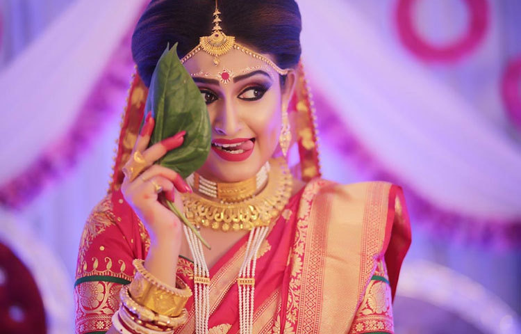 প্রিয়ম যদিও আগেই জানিয়েছিলেন যে এক্ষুণি বিয়ে করার ইচ্ছে নেই দু’জনের কারোরই। দুই তারকাই এখন ক্যারিয়ারে মন দিতে চাইছেন বেশি করে।