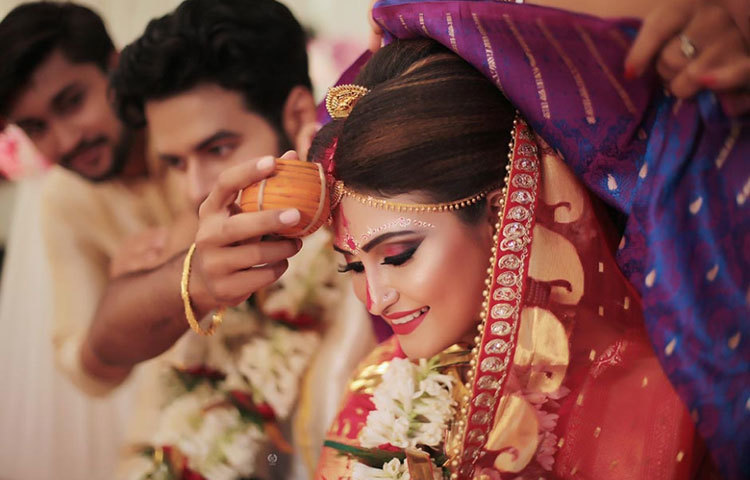 সুমন দারুণ সুন্দর ব্রাইডাল কনসেপ্ট শুট করেন। প্রিয়ম ও শুভজিৎকে তিনি জানান যে বিয়ে থেকে রিসিপশন, পুরো অনুষ্ঠানেরই কনসেপ্ট শুট করতে চান তিনি।