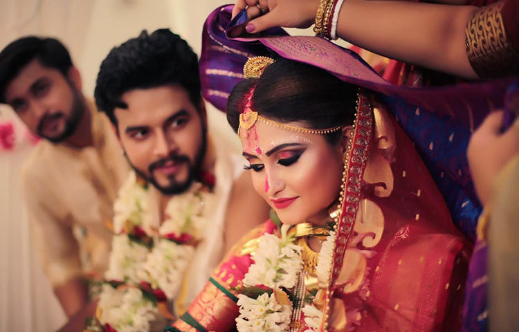 প্রিয়ম ও শুভজিৎ শুনেই রাজি হয়ে গেলেন কারণ প্রথমত বিয়ে না হতেই বিয়ের অনুষ্ঠানের মজা আর দ্বিতীয়ত, একসঙ্গে কাজ করার সুবর্ণ সুযোগ।