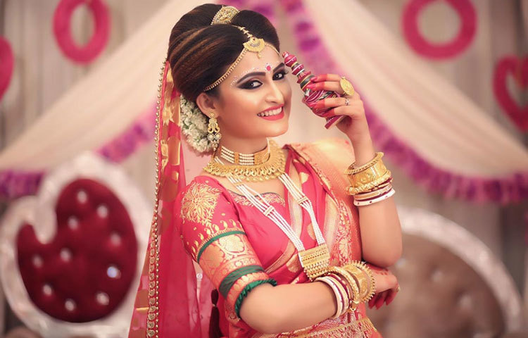 প্রিয়ম জানালেন, ফটোশুটের জন্যে একেবারে আসল বিয়ের মতো করেই শপিং করা হয়েছে।