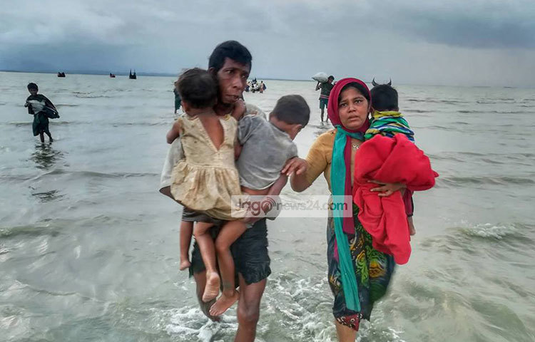সাগরের উত্তাল ঢেউ পাড়ি দিয়ে বাংলাদেশে আশ্রয়ের সন্ধানে এসেছে এই রোহিঙ্গা পরিবারটি। জীবন বাঁচানোর যাত্রাপথ কিছুতেই যেন ফুরায় না। ছবি : মাহবুব আলম