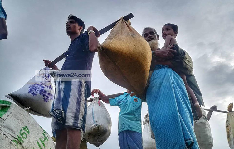 হয়তো জীবনের শেষ সম্বলটুকু নিয়ে এসেছেন এই রোহিঙ্গারা। পেছনে ফেলে এসেছেন এক জীবনের সব সঞ্চয়। ছবি : মাহবুব আলম