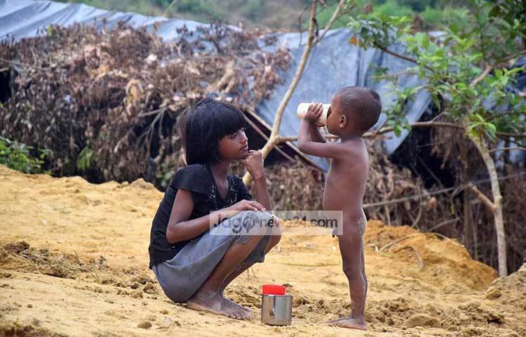 বাংলাদেশে ছুটে আসা বিপর্যস্ত রোহিঙ্গা শিশুদের জন্য জরুরি ভিত্তিতে সেবা নিশ্চিতের আহ্বান জানিয়েছে ইউনিসেফ। প্রায় প্রতিটি শিশুই কোনো না কোনো রোগে আক্রান্ত। ছবি : মাহবুব আলম