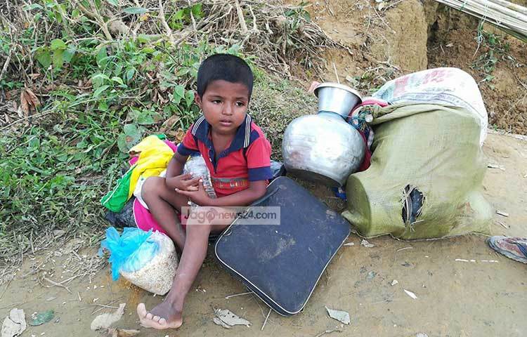 বিপন্ন মানুষের ছায়া এই রোহিঙ্গা শিশুর চোখে মুখে। ছবি : মাহবুব আলম