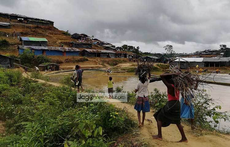 এখানে অনেক আগে আসা নিবন্ধিত রোহিঙ্গারা বসবাস করছে। তাদের সঙ্গে যুক্ত হয়েছে নতুন রোহিঙ্গারা। ছবি : মাহবুব আলম