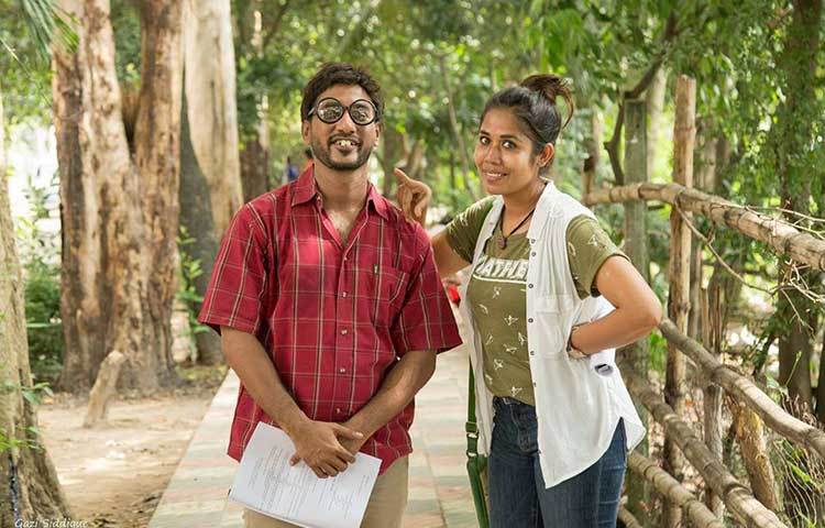 সজলের সঙ্গে ক্যামেরাবন্দি হয়েছেন ‘চেনা অচেনা’ নাটকের নির্মাতা শ্রাবণী ফেরদৌস।