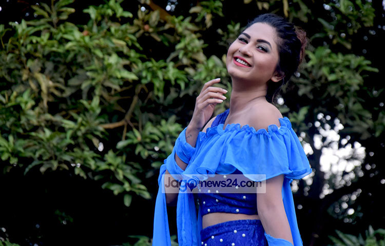 হাসি-খুশি আর উচ্ছ্বল স্পর্শিয়া। বাবা মায়ের একমাত্র সন্তান তিনি। লেখাপড়া করেছেন ইংরেজি মাধ্যমে। ছবি : মাহবুব আলম