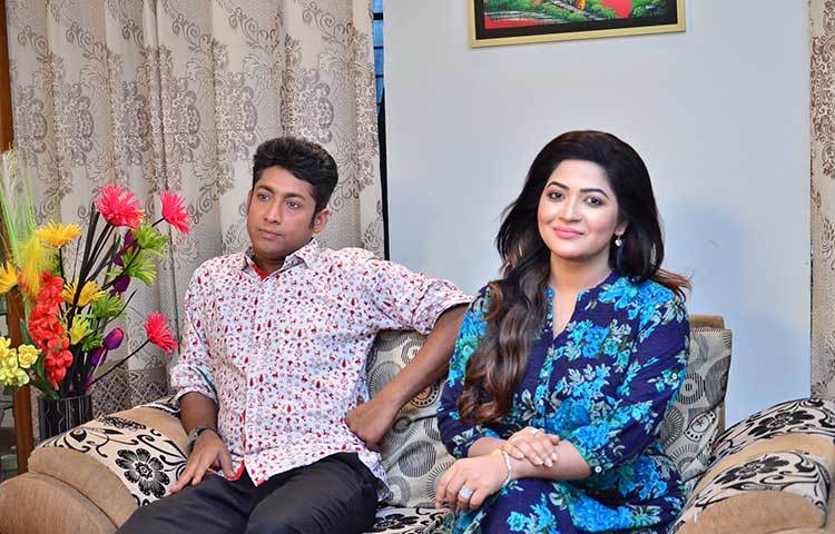 একই ফ্রেমে বন্দি হয়েছেন বাঁধন ও রওনক হাসান। তারা জুটিবদ্ধ হয়ে কাজী সাইফ আহমেদের ‘অনুতপ্ত অনুভূতি’ শিরোনামের একটি নাটকে অভিনয় করেছেন।