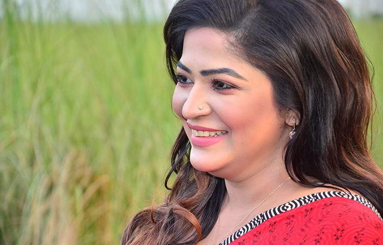 মিষ্টি হাসিতে ক্যামেরাবন্দি হয়েছেন বাঁধন। এ নাটকের কয়েকটি দৃশ্যে বাঁধনের এমন প্রাণবন্ত হাসি দেখা যাবে।