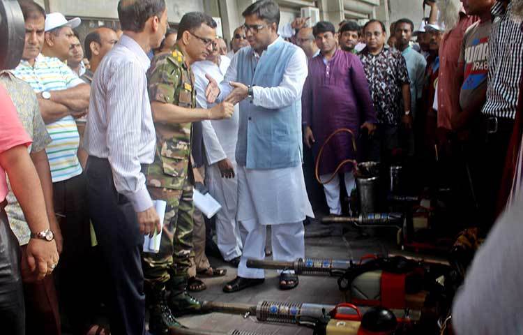 চিকুনগুনিয়া প্রতিরোধে স্পেশাল ক্রাশ প্রোগ্রামের উদ্বোধনী অনুষ্ঠানে মেয়র সাঈদ সকলকে একযোগে কাজ করার জন্য আহবান জানান। ছবি : বিপ্লব দিক্ষিৎ