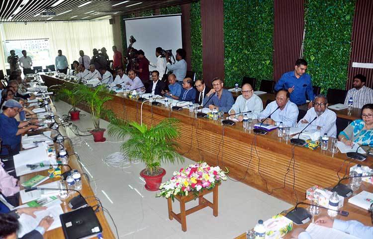 সুশীল সমাজের প্রতিনিধিরা নির্বাচন নিয়ে তাদের মতামত দেয়ার সুযোগ পাচ্ছেন এ সংলাপে। এরপর পর্যায়ক্রমে সাংবাদিক, নির্বাচন বিষয়ে অভিজ্ঞ বেসরকারি প্রতিষ্ঠান এবং রাজনৈতিক নেতৃবৃন্দের সঙ্গে মত বিনিময় করবে ইসি। ছবি : বিপ্লব দিক্ষিৎ