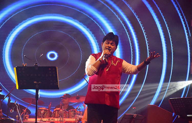 প্রথমবারের মতো জিৎ গাঙ্গুলী বাংলাদেশে গান গাইতে এসেছেন। ঢাকাই শ্রোতাদের ভালোবাসা তাকে মুগ্ধ করেছে। ছবি : মাহবুব আলম