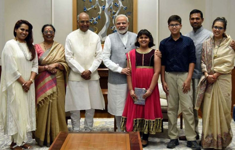 কোবিন্দ রাষ্ট্রপতি নির্বাচনে জয় পাওয়ায় টুইট করে তাকে অভিনন্দন জানিয়েছেন ভারতের প্রধানমন্ত্রী নরেন্দ্র মোদি।