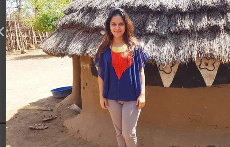 প্রত্যন্ত পল্লিতে মিথিলার একদিন। গ্রামীণ পরিবেশ মিথিলার খুব ভালো লাগে। অবসর পেলেই মিথিলা প্রকৃতির কাছে ছুটে যান।