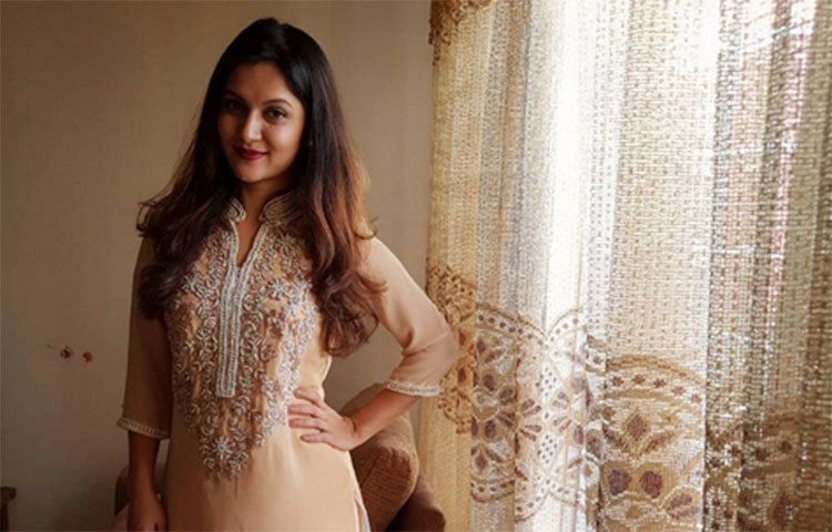 আপন ভুবনে মিথিলা। বিয়ের পর মিথিলা-তাহসান একাধিক নাটকে অভিনয় করেছেন। ‘আমার গল্পে তুমি’, ‘মিস্টার অ্যান্ড মিসেস’ নাটকসহ বেশ কয়েকটি নাটকে অভিনয় করেন এই জুটি।