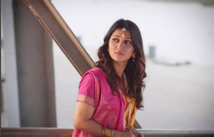 ২০০৭ সালে তাহসান-মিথিলার জুঁই নারিকেল তেলের বিজ্ঞাপনটি বেশ দর্শকপ্রিয়তা পেয়েছিল। খুব অল্প সময়ের মধ্যে তারা তুমুল দর্শকপ্রিয়তা লাভ করেছিলেন।