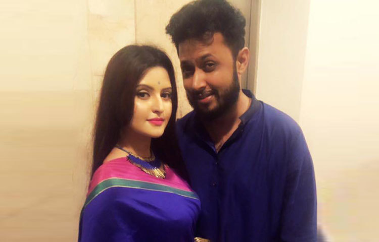 কিছুদিন আগে পরীমনি তার ফেসবুকে রিলেশনশিপ স্ট্যাটাস পরিবর্তন করে লেখেন, ‘ইন আ রিলেশনশিপ উইথ তামিম হাসান।’