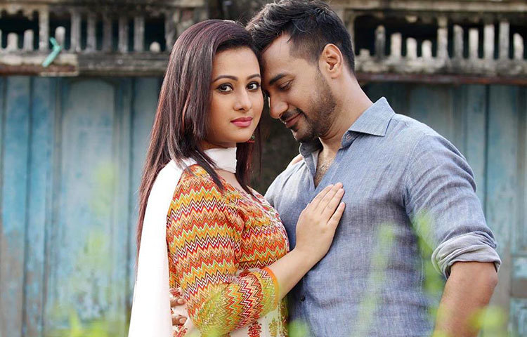 নাটকে অভিনয় প্রসঙ্গে সজল বলেন, ‘পূর্ণিমার সঙ্গে এর আগেও কাজ করেছি। আবারও তার সঙ্গে কাজ করতে পেরে খুব ভালো লাগছে। শুটিংয়ের সময় খুব মজা হয়। আমরা খুব আনন্দ করে এই নাটকের কাজ করছি।’