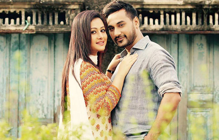 নাটকের শুটিং চলাকালে ক্যামেরাবন্দি হয়েছেন সজল ও পূর্ণিমা। এর আগে তারা জুটিবদ্ধ হয়ে নাটকে অভিনয় করেছেন।