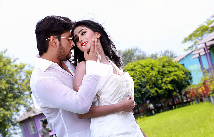 সাদমান ও সুস্মিতার মিউজিক ভিডিওটির চিত্রগ্রহণ করেছেন মাহমুদুল হক সাইদ ও কোরিওগ্রাফিতে ছিলেন হাবিব।