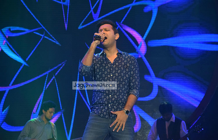 লাইভ ইন ঢাকা কনসার্টটির আয়োজন করেছে গ্র্যান্ড ইভেন্ট ম্যানেজমেন্ট। তাহসান ছাড়াও কনসার্টের মূল আকর্ষণ ছিলেন বলিউডের সুনিধি চৌহান। ছবি: মাহবুব আলম