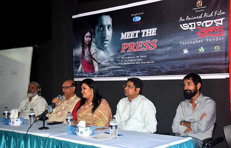 অভিনেতা ও সাংস্কৃতিক ব্যক্তিত্ব সৈয়দ হাসান ইমাম সংবাদ সম্মেলনে বক্তব্য রাখছেন। ‘ভয়ংকর সুন্দর’ ছবিতে তিনি একটি গুরুত্বপূর্ণ চরিত্রে অভিনয় করেছেন। ছবি : মাহবুব আলম