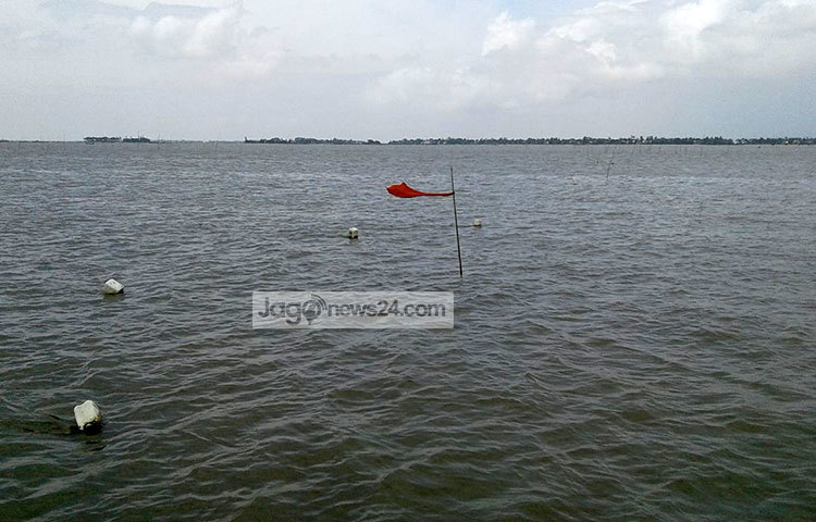 লংগন নদীর রূপের পসরা মুগ্ধ করছে ভ্রমণকারীদের। পুলকিত করে রাখে এ অঞ্চলের মানুষকেও। ছবি : শাহরিয়ার কাসেম